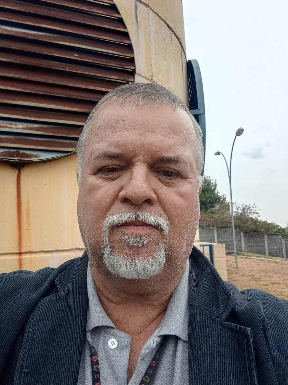 Diretor de escola registra boletim de ocorrência contra Secretária da Educação e denuncia crimes administrativos