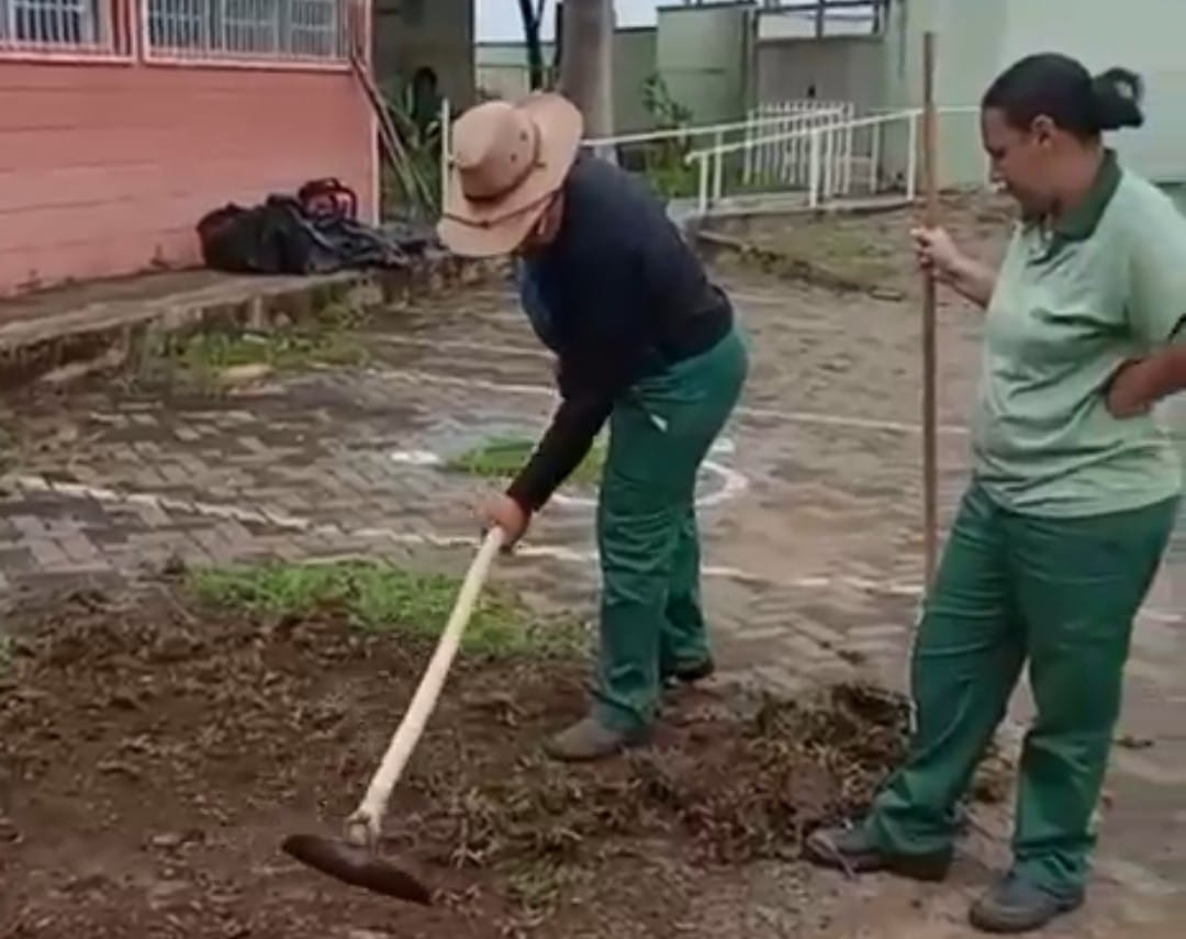 Em comemoração ao Dia do Servidor Público, os funcionários do CEMMIL, aproveitaram a data para reforçar o compromisso com a cidade.