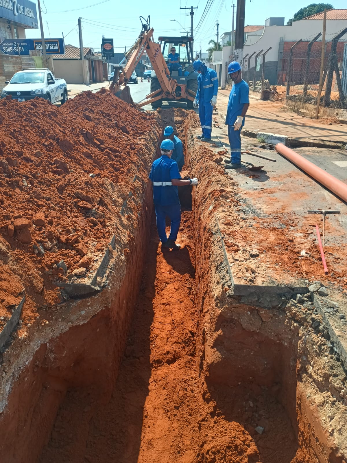 ​Rua Santa Cruz passa por extensão de rede coletora de esgotos