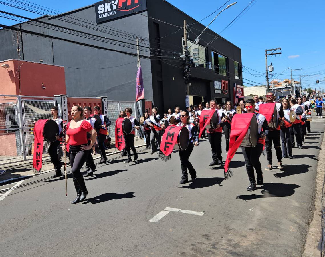Fanfarra de Martim participa de desfile
